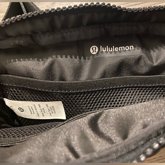 Lululemon Everywhere Belt Bag Wunder Puff 1L Black - Picture 9 of 12
